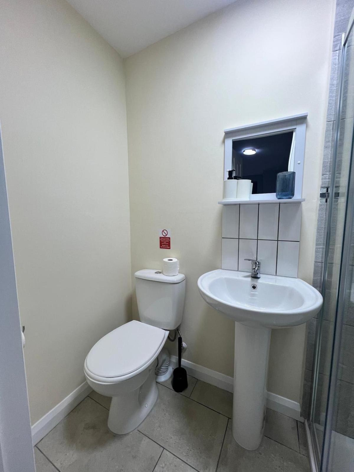 Modern Apartment Off-Road Parking-Twin Room Suite 4 노팅엄 외부 사진